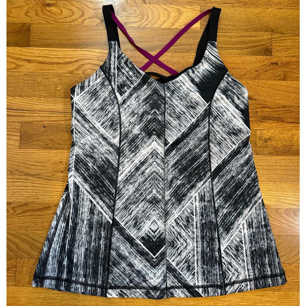 Lululemon Women’s 10 Hot to Street Tank Heat Wave Black White Criss Cross Top
